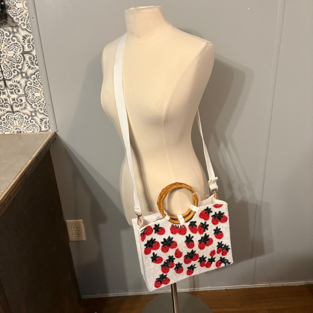 NWT Sol and Mer Strawberry Beaded Purse w/ Bamboo Handles‎ - Picture 2 of 8